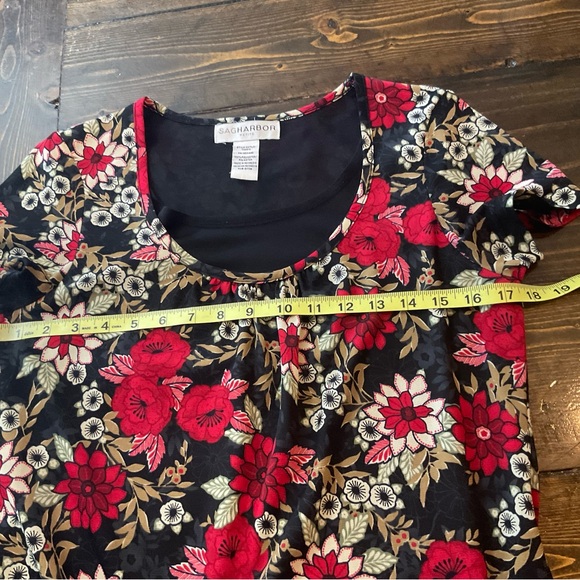 Sag Harbor Black Top with Red Floral Design excellent condition. - Picture 5 of 8